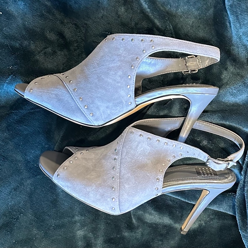 White House Black Market Gray Suede Hells Shoes 6.5 Formal Wedding Business